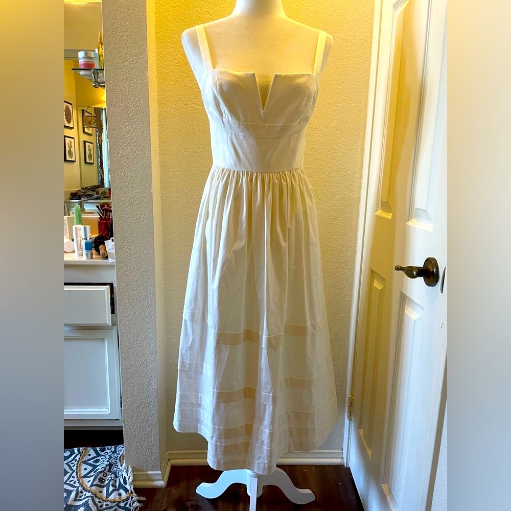 BCBG MAXAZRIA DRESS size 4 white